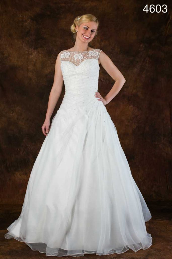 brautkleid-von-allure-mit trägen