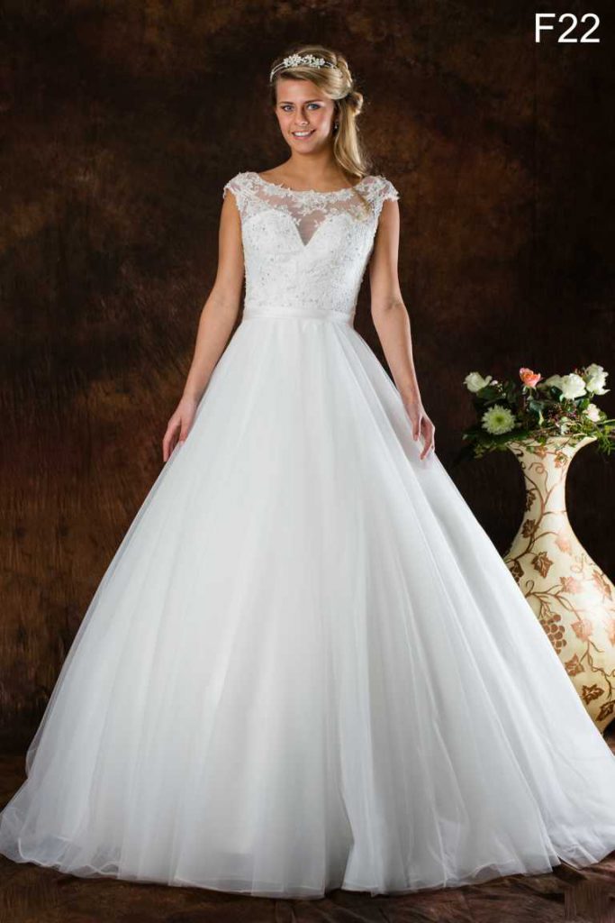 brautkleid-von-allure-mit trägern