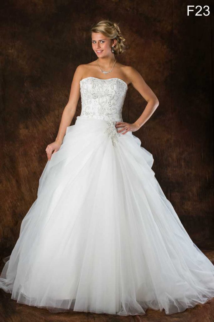 brautkleid-von-allure-mit rüschen