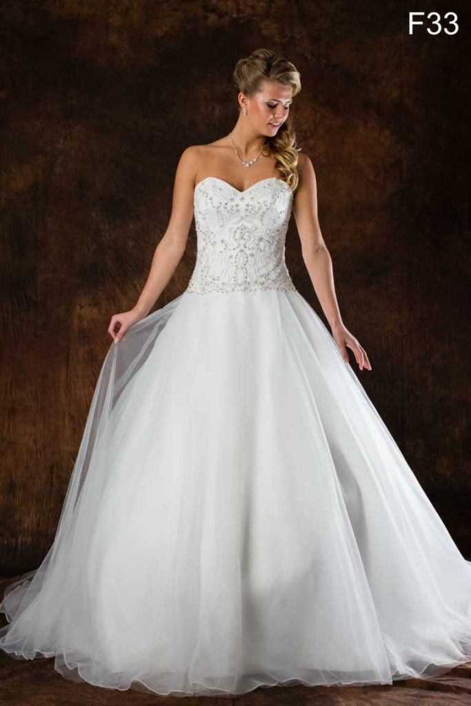 brautkleid-von-allure-ohneträger mit taft