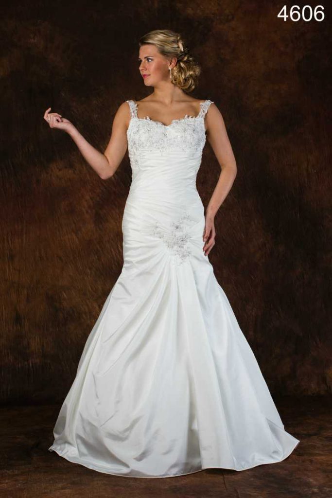 brautkleid-von-allure-mit trägern gerafft