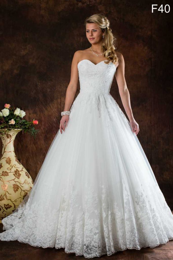 brautkleid-von-allure-oberteil mit Stickereien