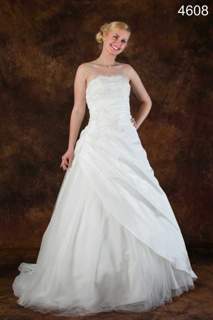 brautkleid-von-allure-gerafft ohne täger