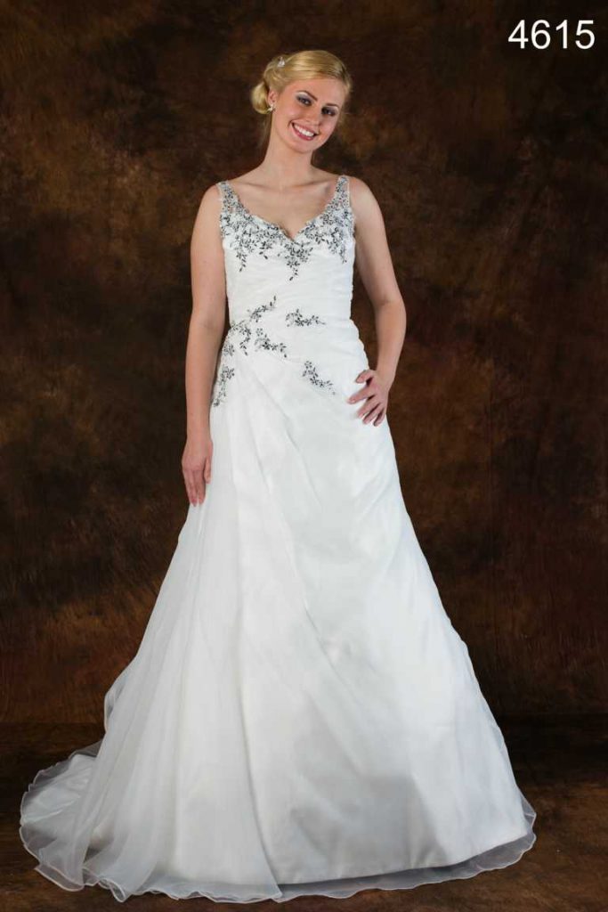 brautkleid-von-allure-farbige Stickereien