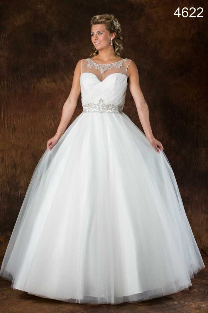 brautkleid-von-allure-mit farbigen gürtel