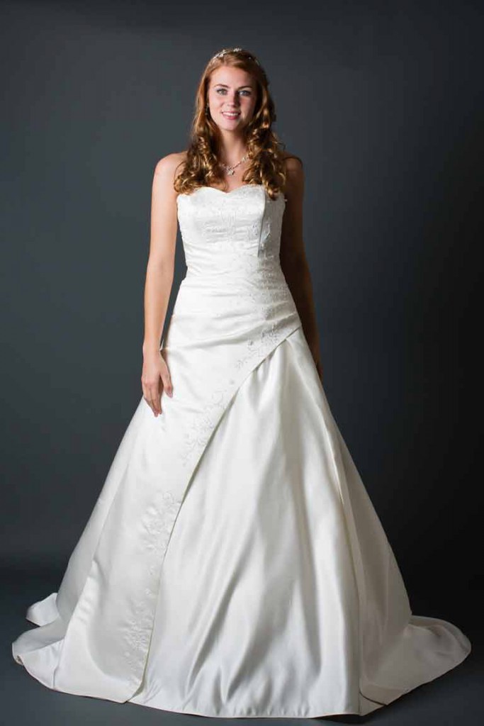 Brautkleid gerafft in satine