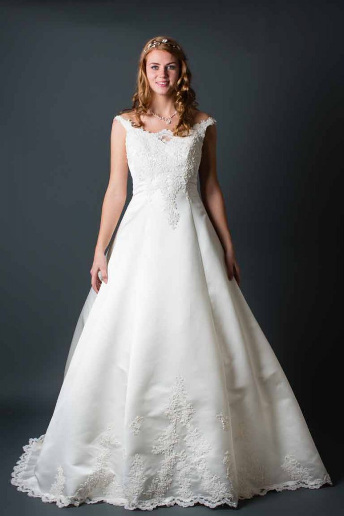 Brautkleid mit blumenmuster