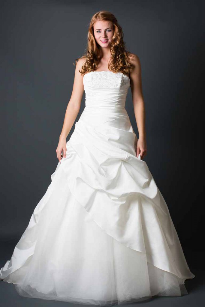 Brautkleid mit vielen Rüschen