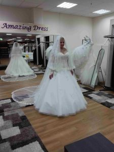 Braut im weißen Kleid